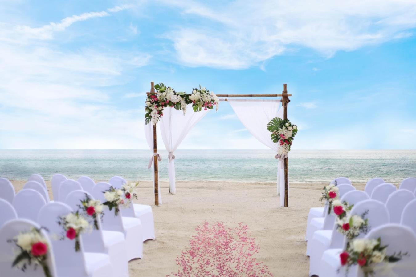 Berjaya Langkawi Resort Pantai Kok Exterior foto A beach wedding